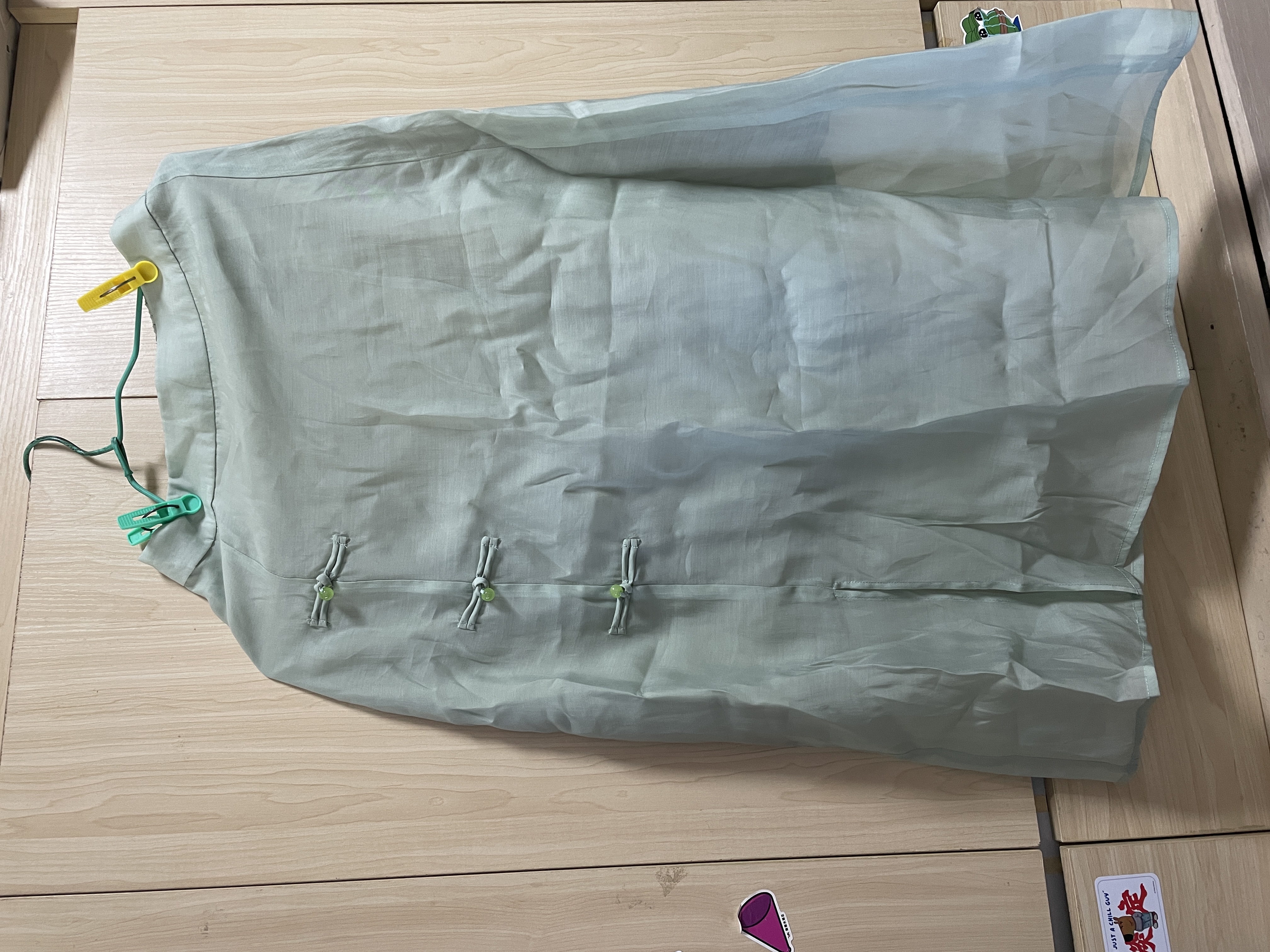 A photo of 綠色中式開叉長裙